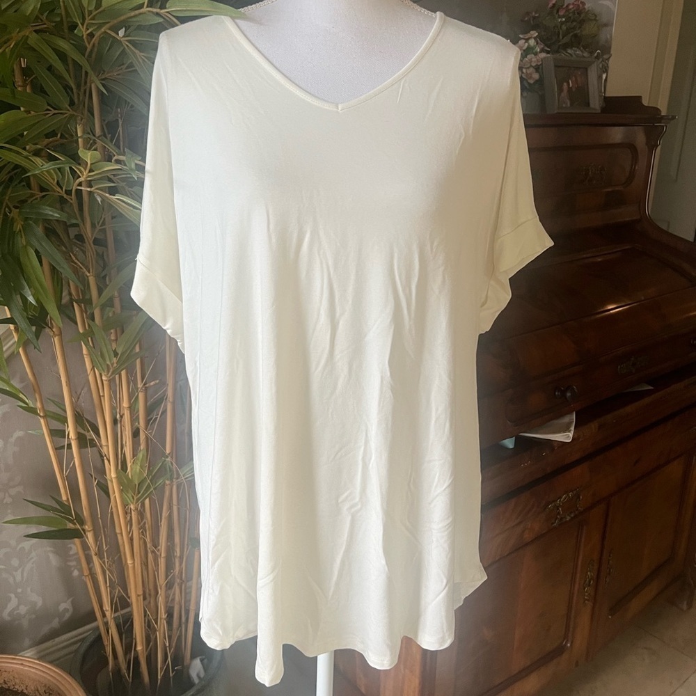 Zenana ladies top 1X. V-neck cream collar, short sleeve, super super soft. NWOT - Picture 4 of 8